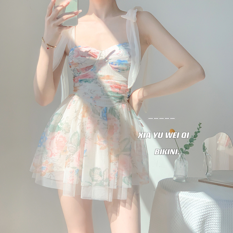 花朵裙式連體泳衣