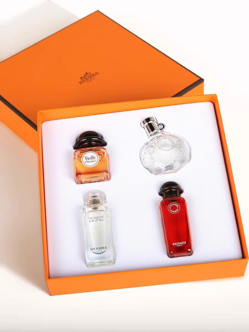 法國 HERMES 愛馬仕 Q 版香水套 7.5ml*4（尼羅河 + 絲巾 + 橘彩 + 血色）